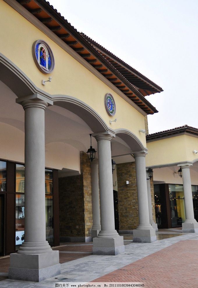 欧式建筑 西方建筑 佛罗伦萨小镇 立柱 房柱 街道 房顶 日景