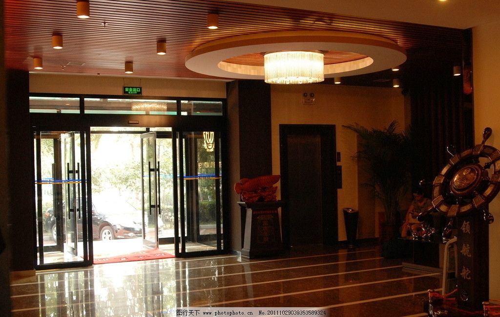 酒店大堂 酒店大厅 酒店设计 五星级酒店 会所设计 豪华酒店 欧式酒店 背景墙 服务台 前台接待 灯具设计 台灯 壁画 装饰画 工艺品 装饰品 摆设 服务员 花园酒店 室内摄影 建筑园林 摄影 300DPI JPG