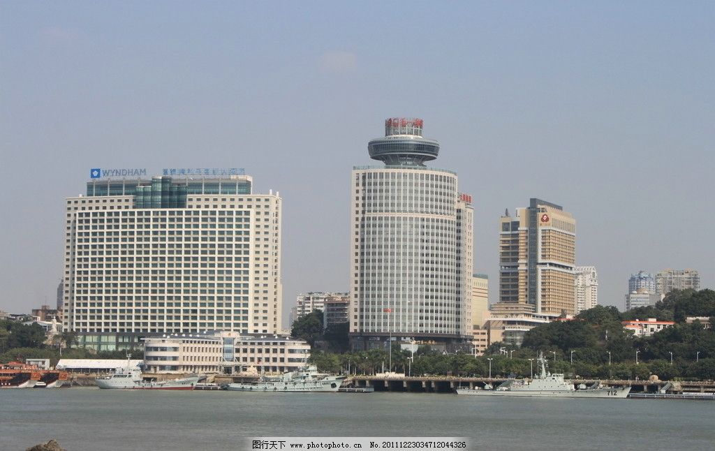 厦门风光 高楼大厦 厦门 风景 轮渡 酒店写真 建筑 福建 城市 经济特区 码头 海湾 港口 写字楼 商业楼 建行大厦 办公楼 海岛 别墅 楼群 街景 商业 繁荣 海 海水 天空 建筑景观 自然景观 摄影 72DPI JPG